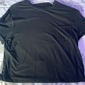 Black crop tee